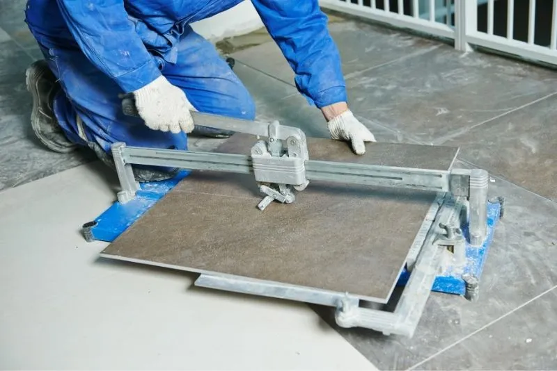 Outdoor tiler cutting a large tile on a Noosa project